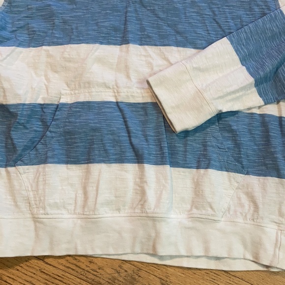 Kangaroo pocket hooded longsleeve shirt. - Picture 2 of 8